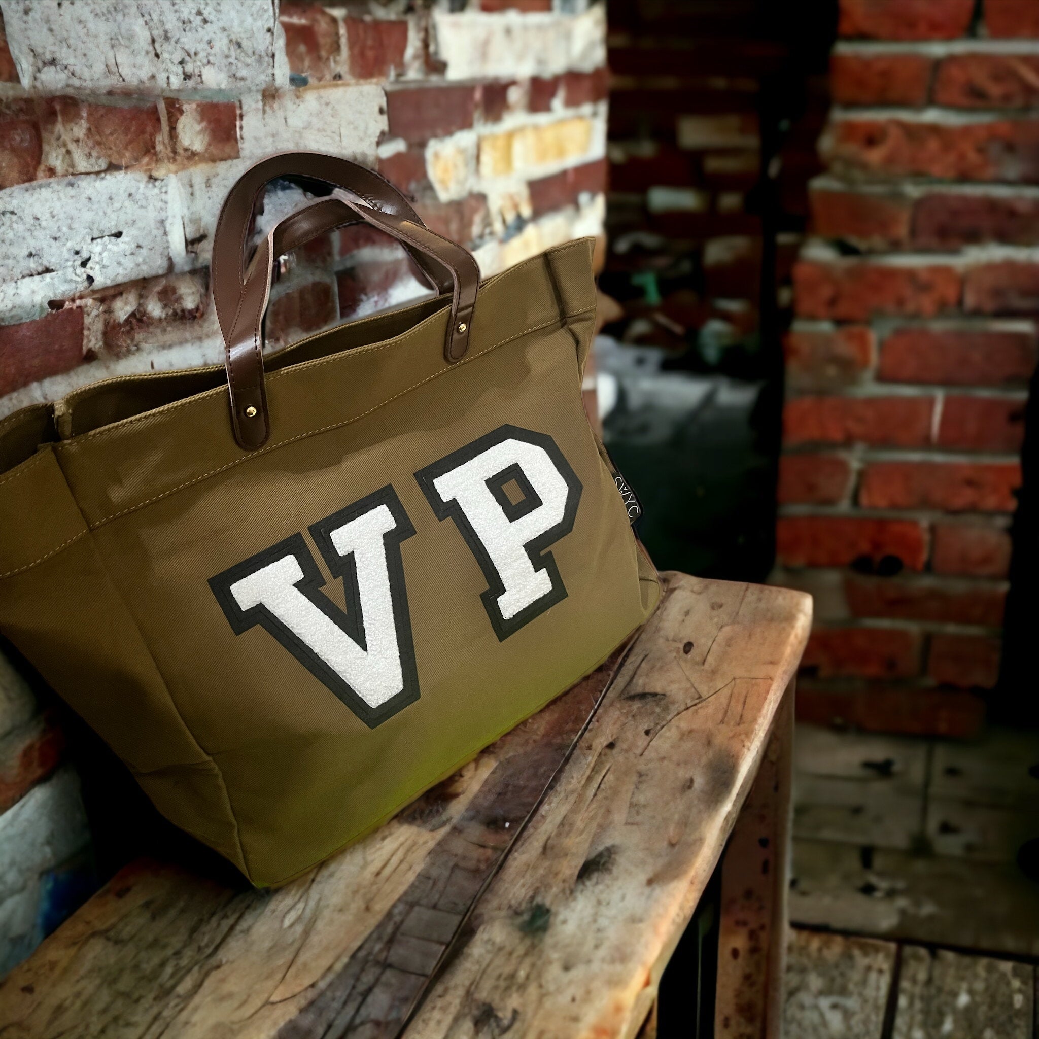 Khaki shopper