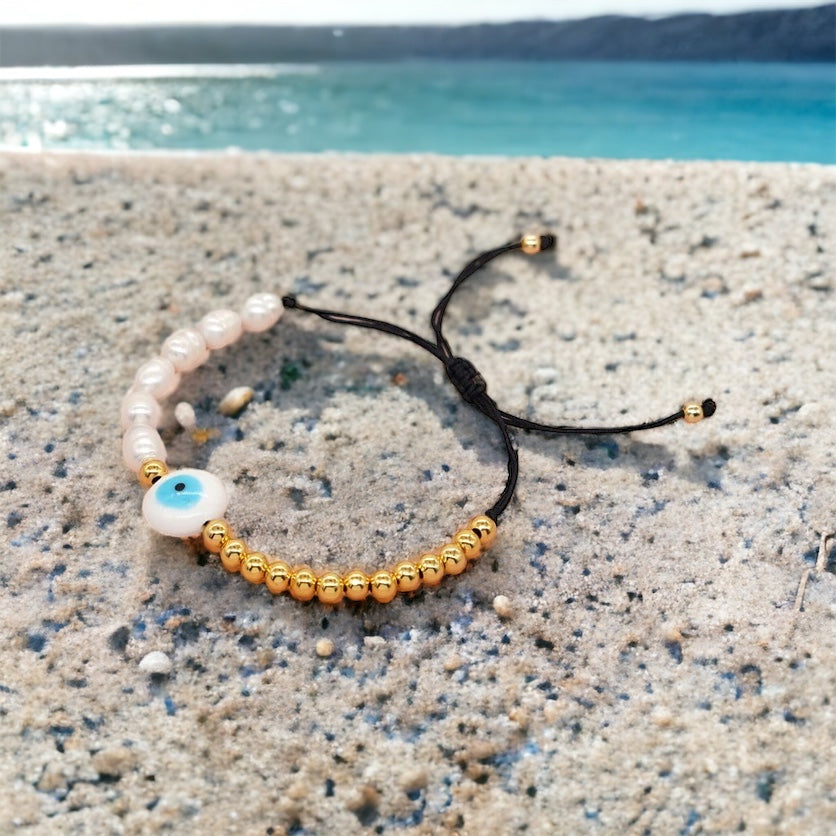 Pearl and gold bead eye bead bracelet