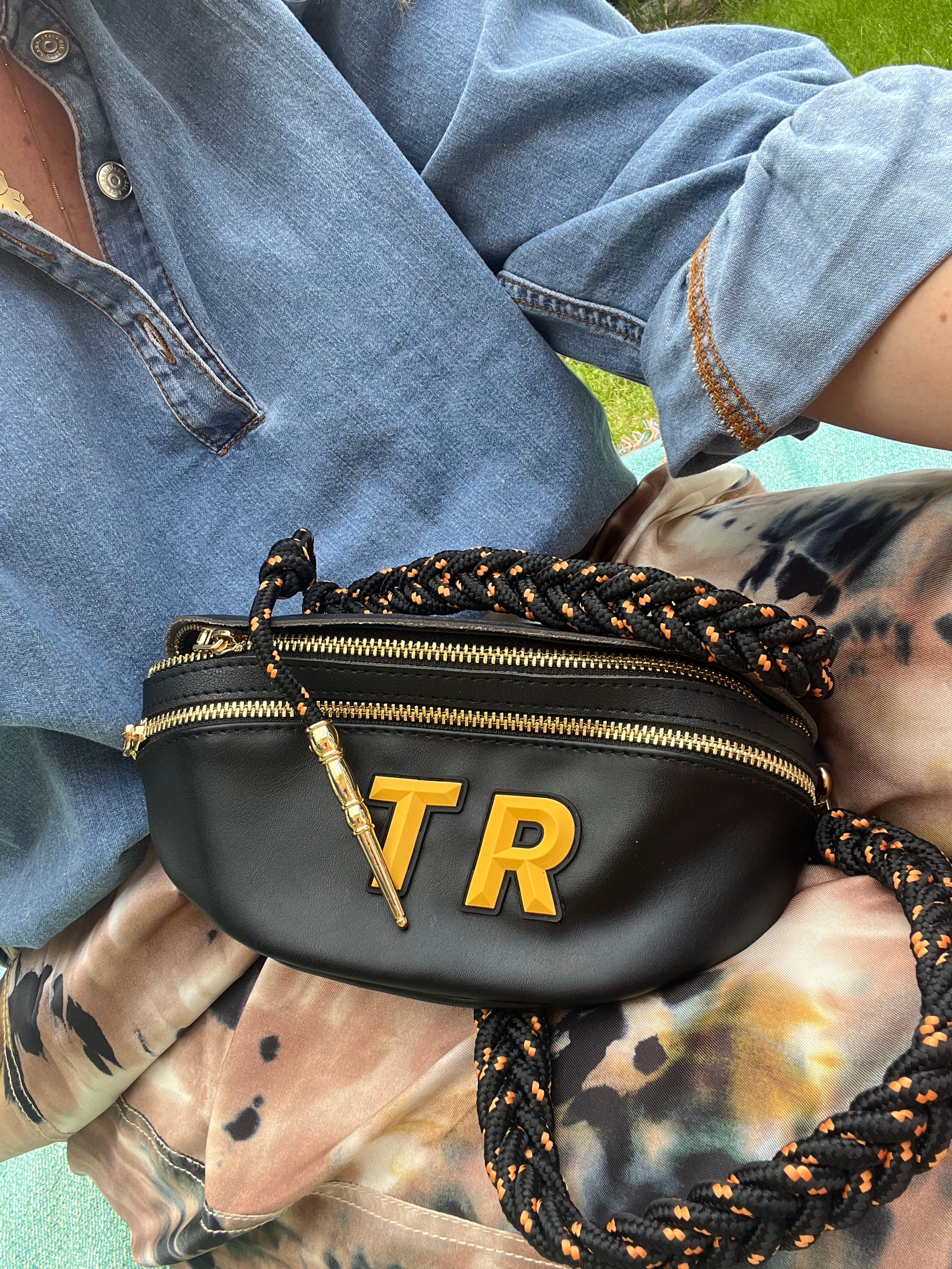 Zip up crossbody bag RUBBER INITIALS