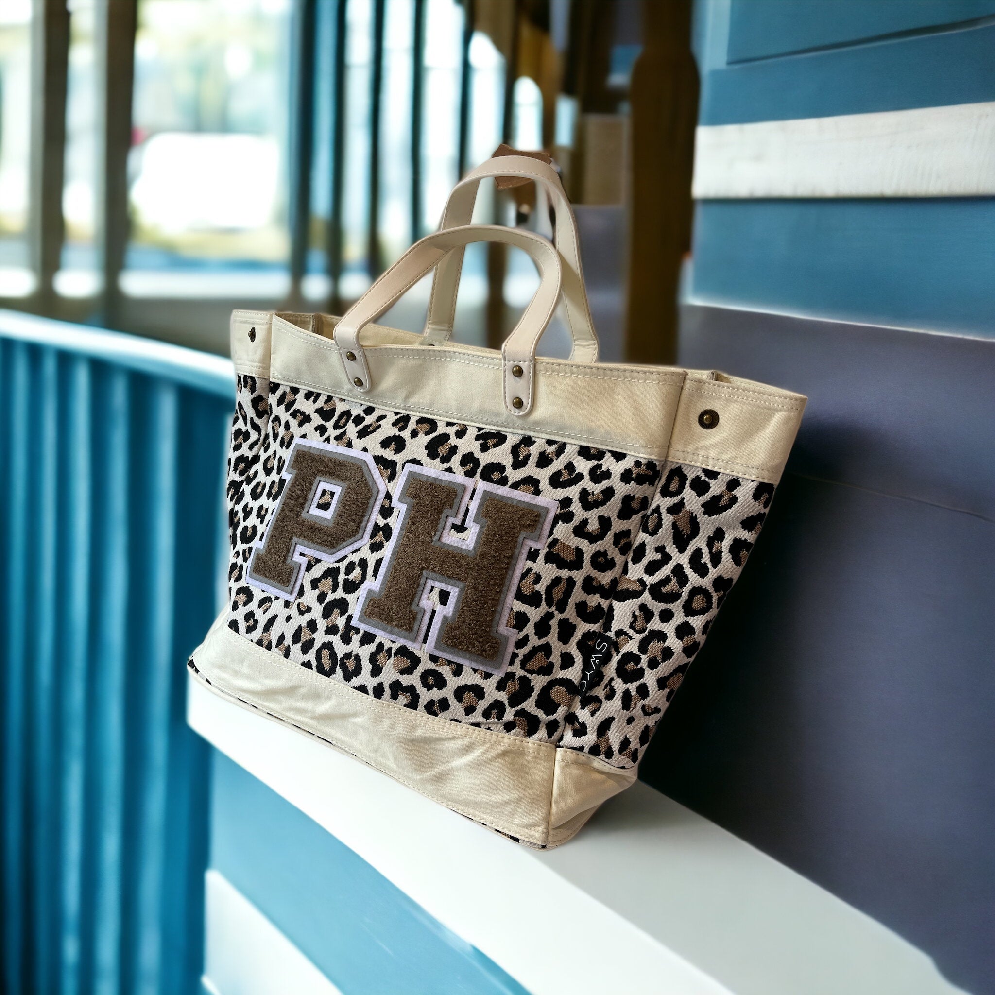 Cream leopard print market shopper bag