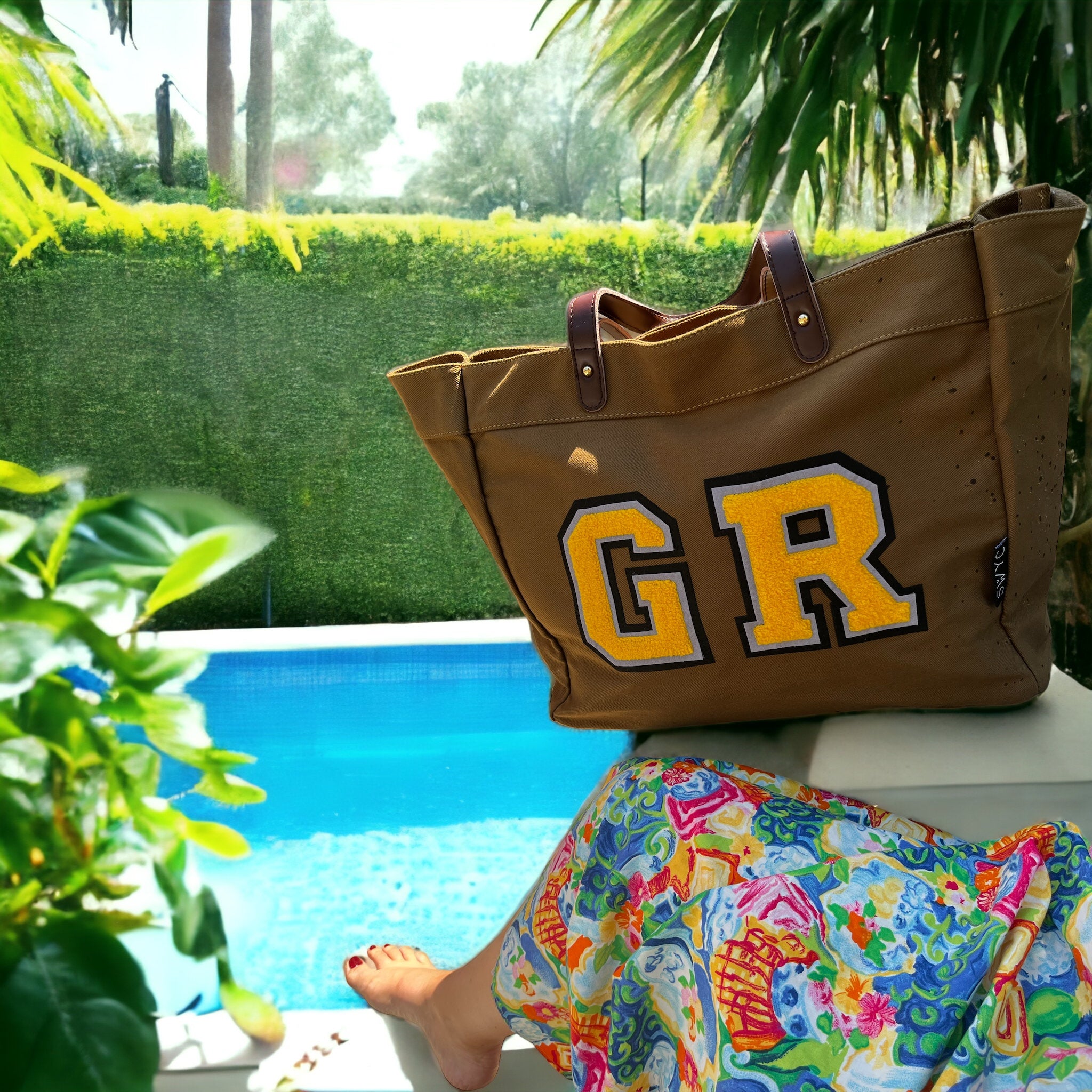 Khaki shopper