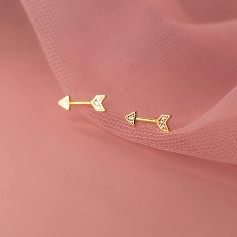 Mini arrow stud earrings