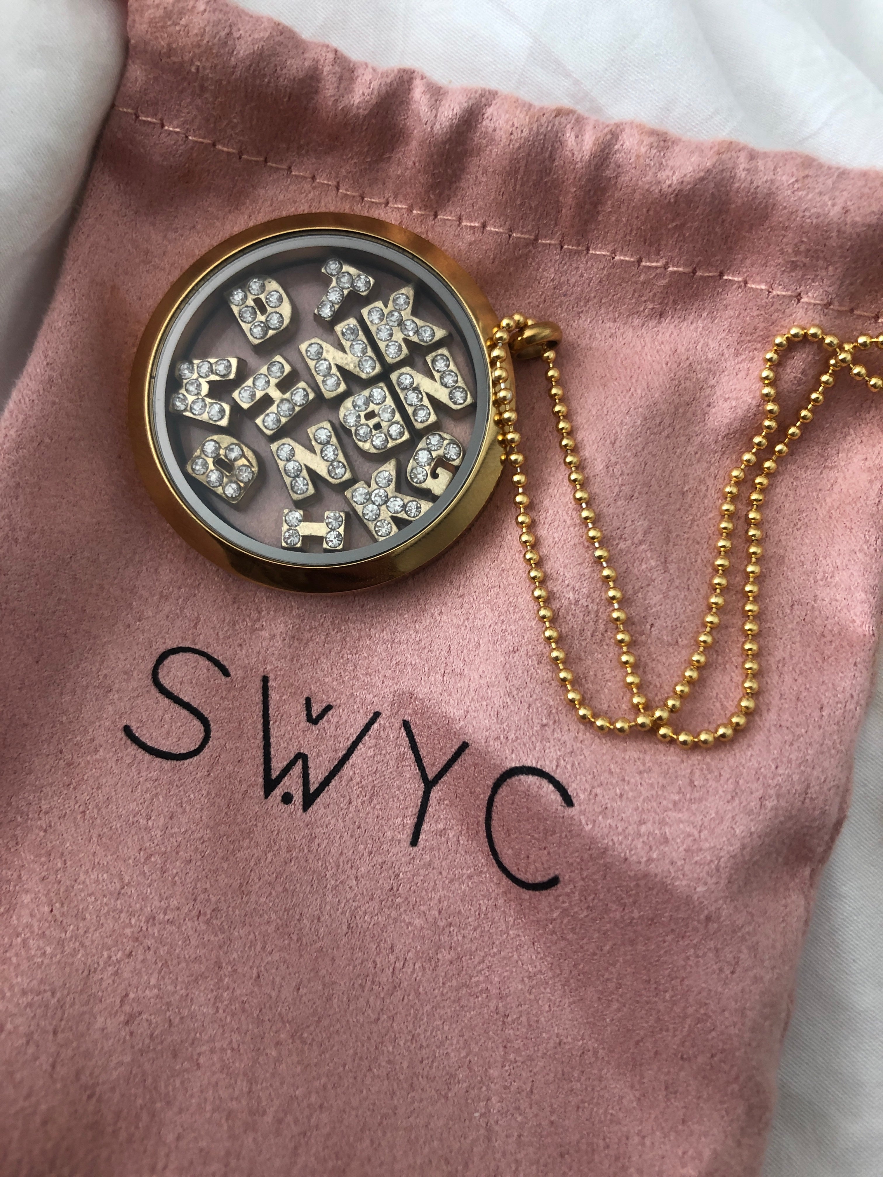 LARGE ROUND LOCKET