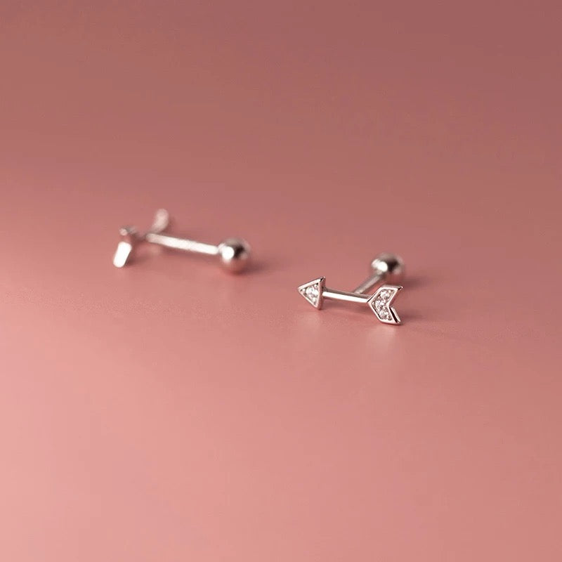 Mini arrow stud earrings