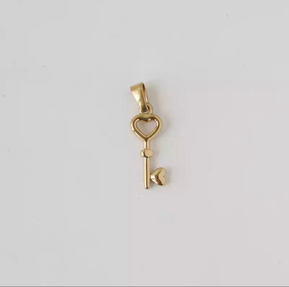 Small key necklace