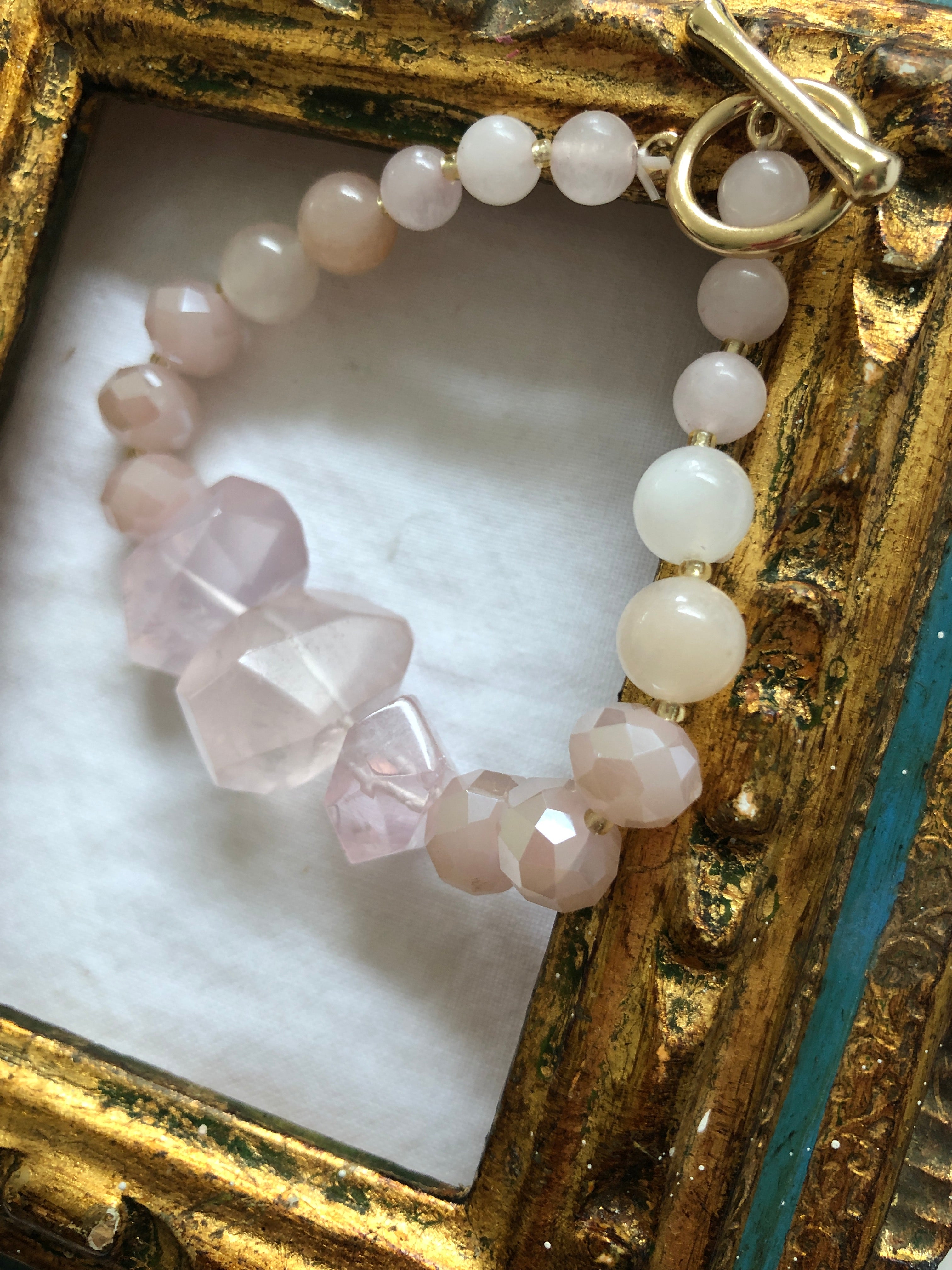 PINK STONE CHUNKY LOVE HEART BRACELET