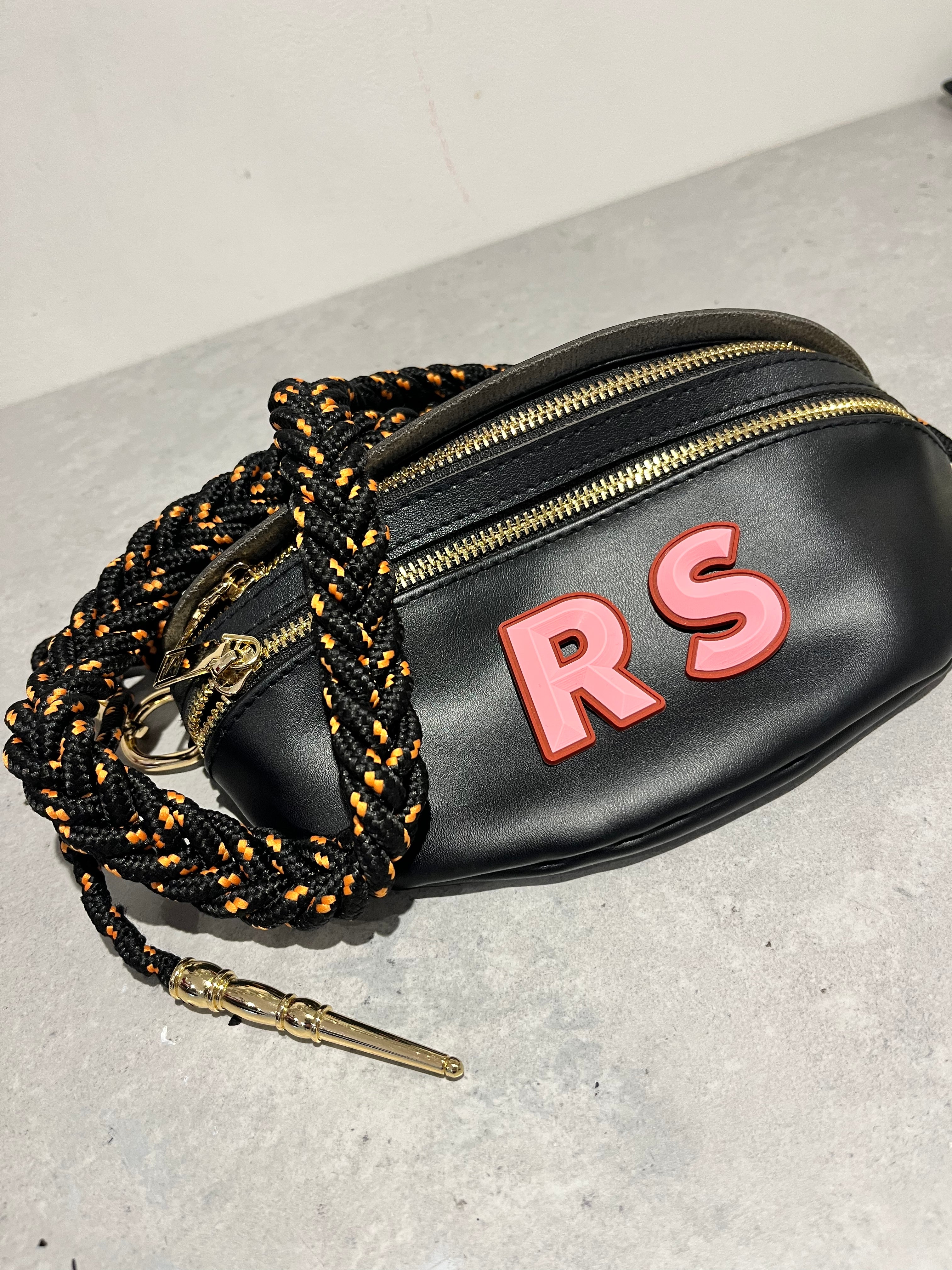 Zip up crossbody bag RUBBER INITIALS