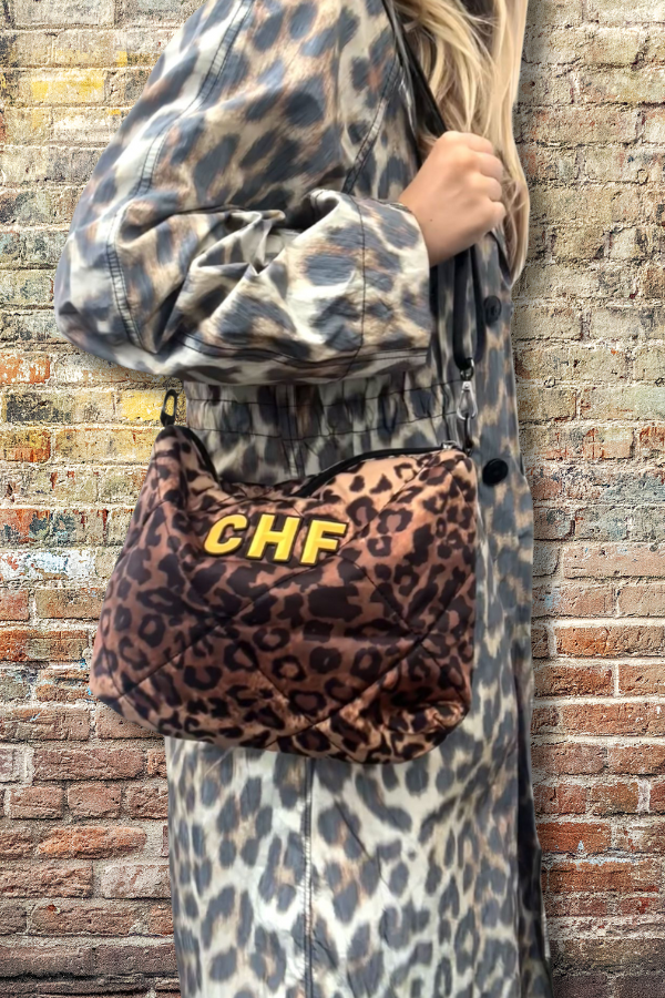 Leopard print quilted messenger bag - Rubber initials