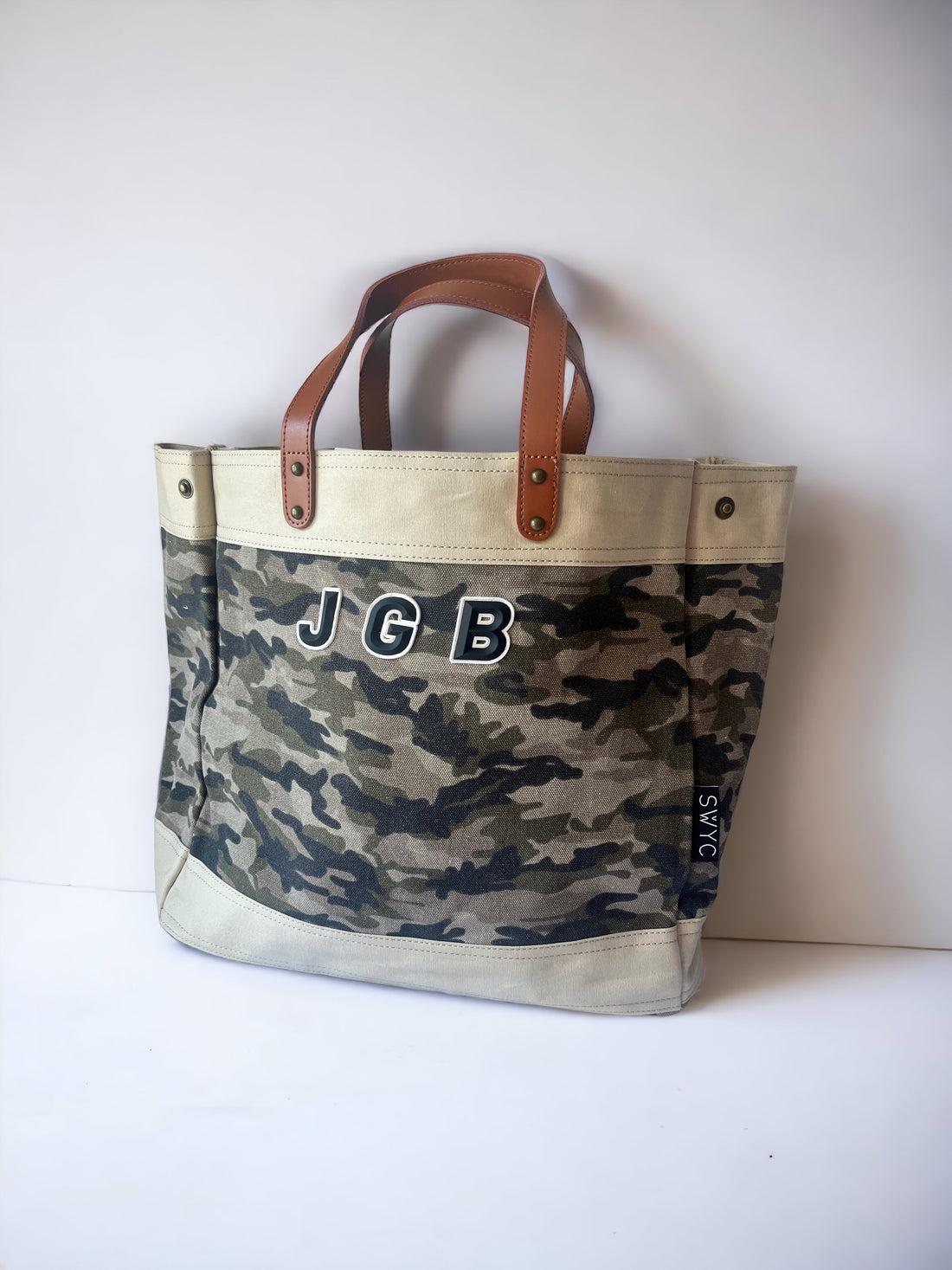 Camo print market shopper bag - rubber initials