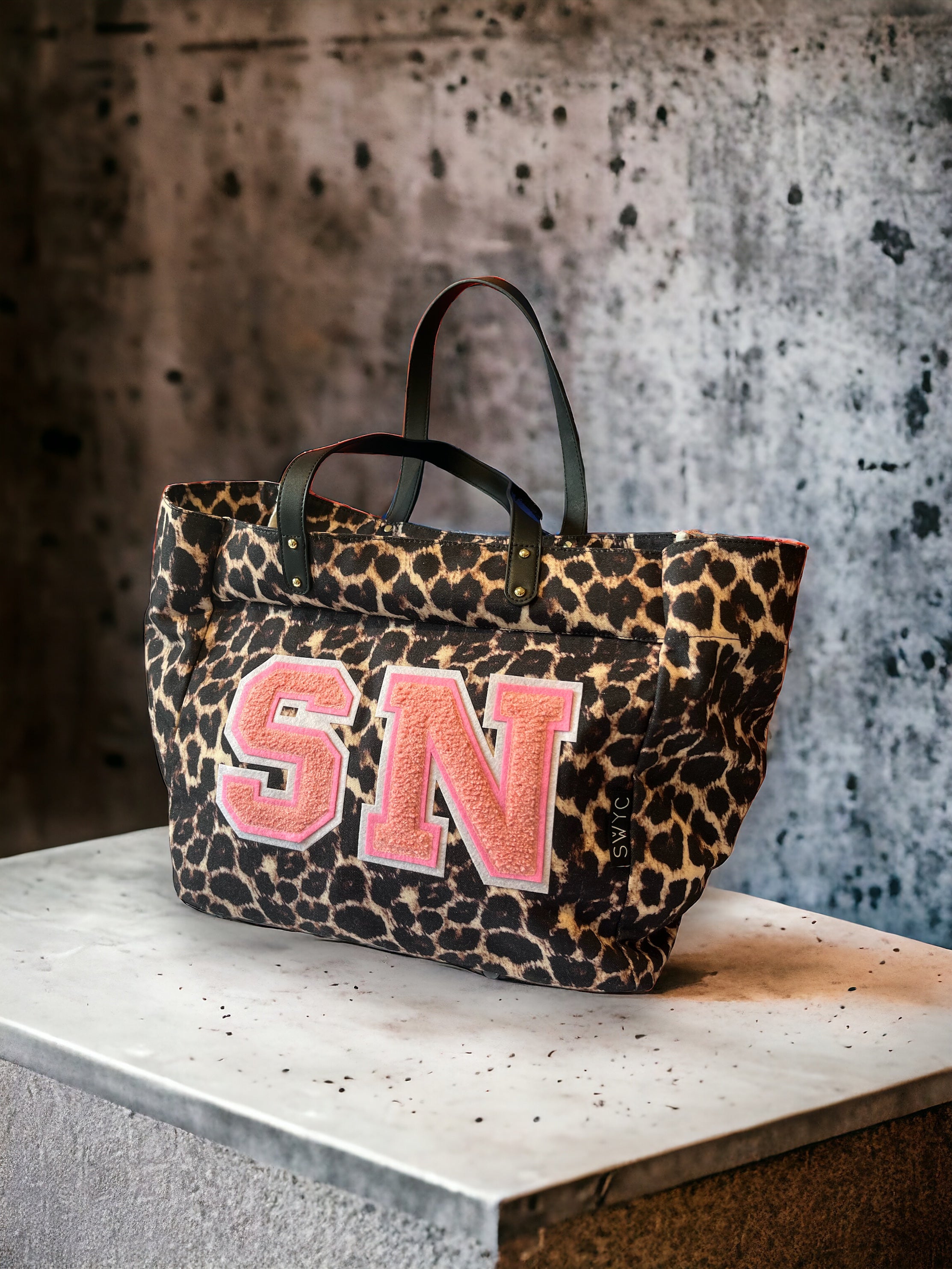 Leopard print store shopper bag