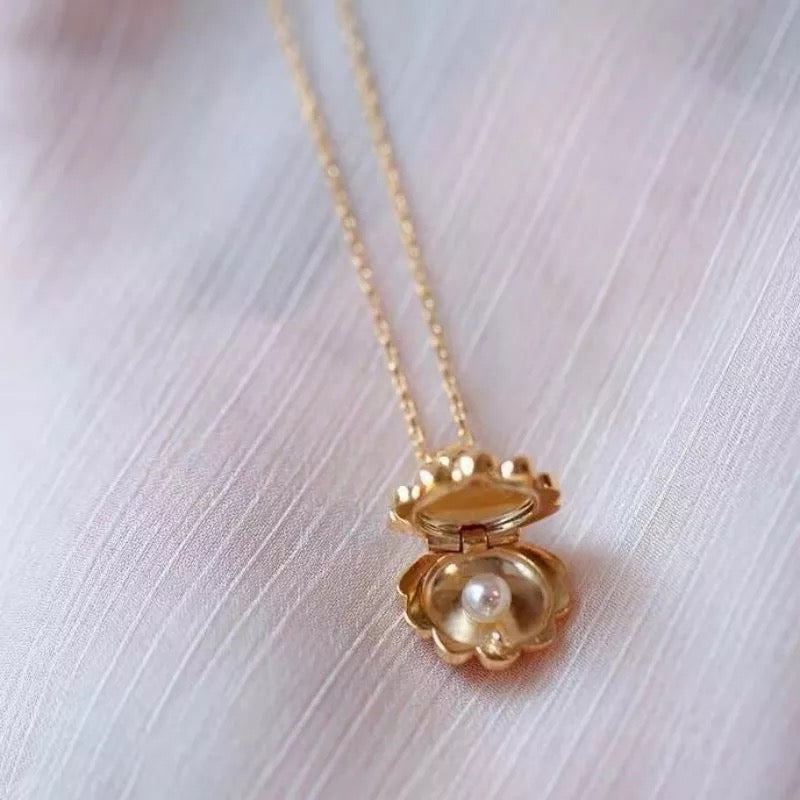 Shell charm necklace