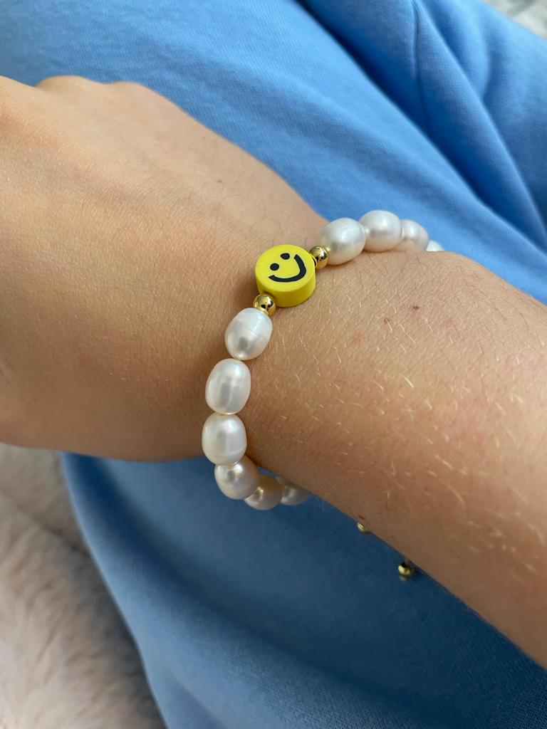 Smiley pearl bracelet