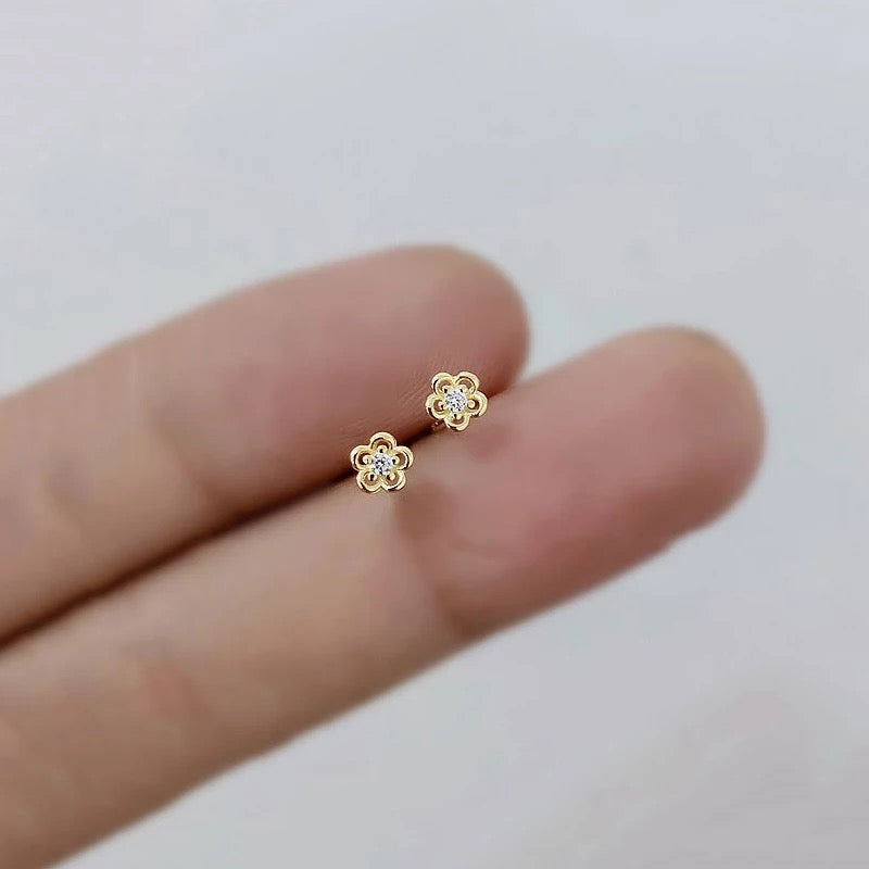 Mini flower stud earrings
